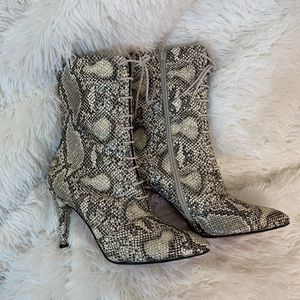❗️SOLD❗️Python Print Booties New